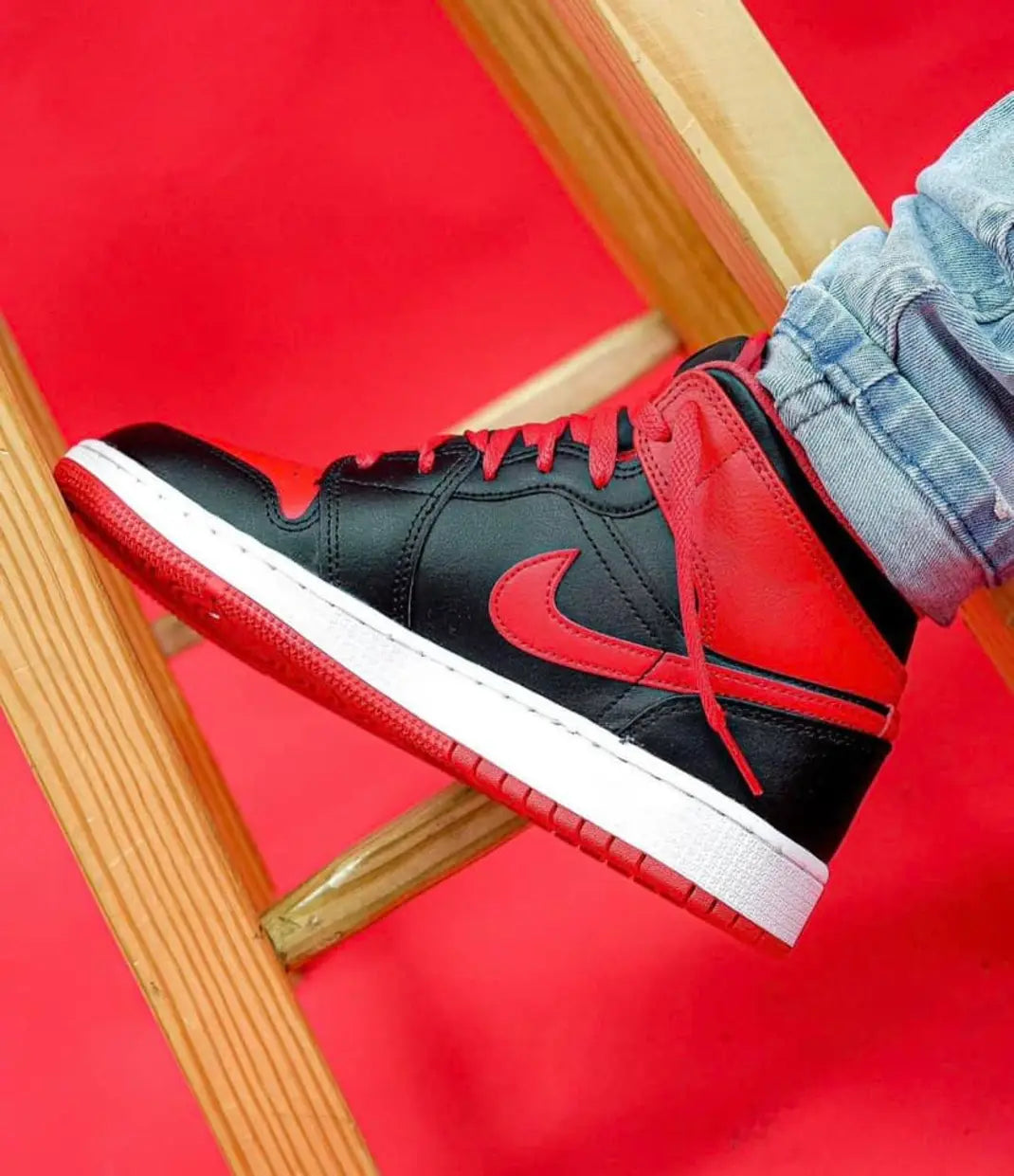 Jordan 1 Mid Reverse Bred - WORLDOFSHOES