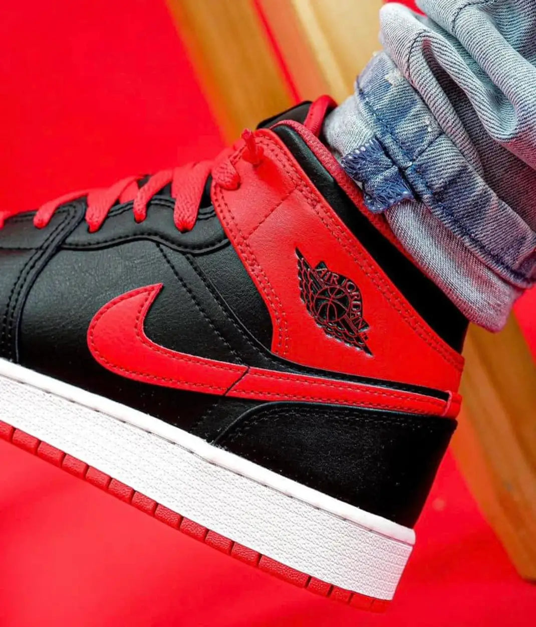 Jordan 1 Mid Reverse Bred - WORLDOFSHOES