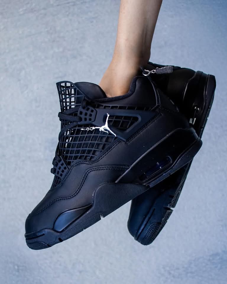 Jordan 4 Retro
Net Black - WORLDOFSHOES
