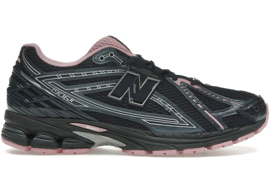 New Balance 1906R
Pink Taffy - WORLDOFSHOES