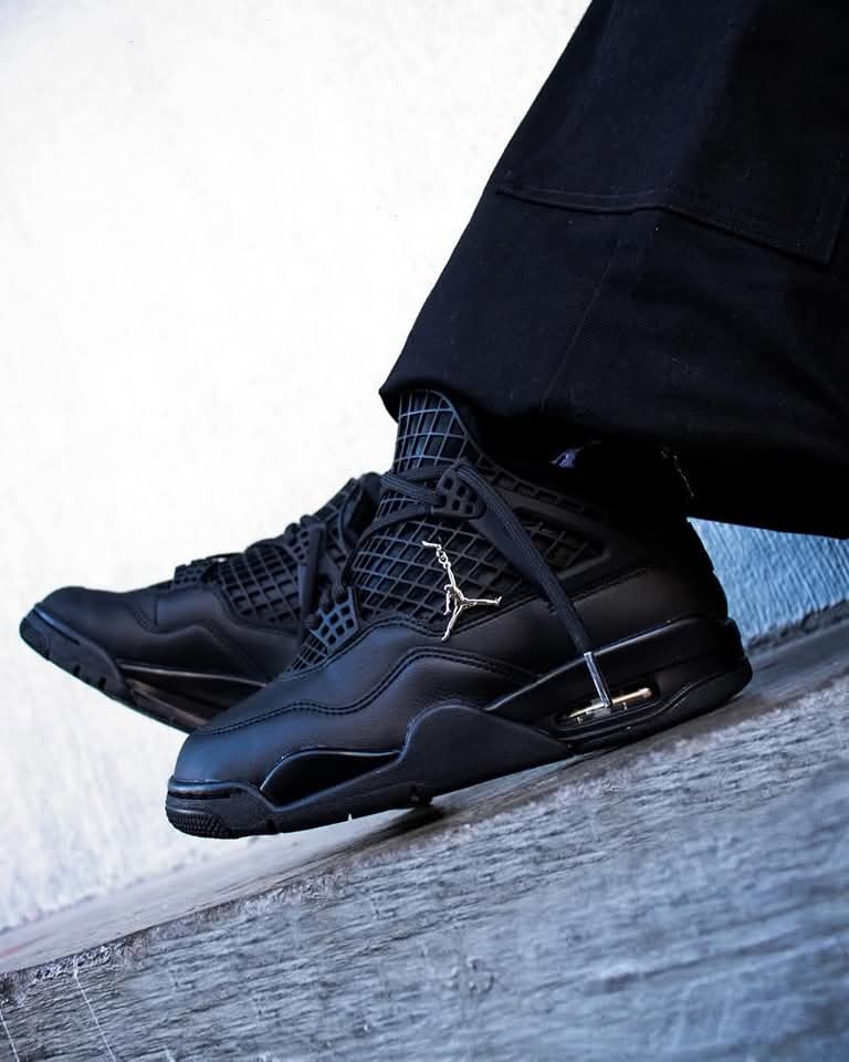 Jordan 4 Retro
Net Black - WORLDOFSHOES