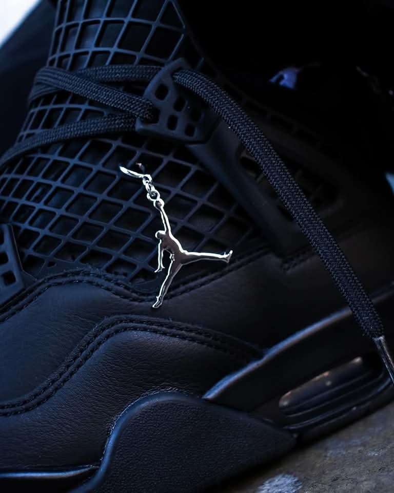 Jordan 4 Retro
Net Black - WORLDOFSHOES
