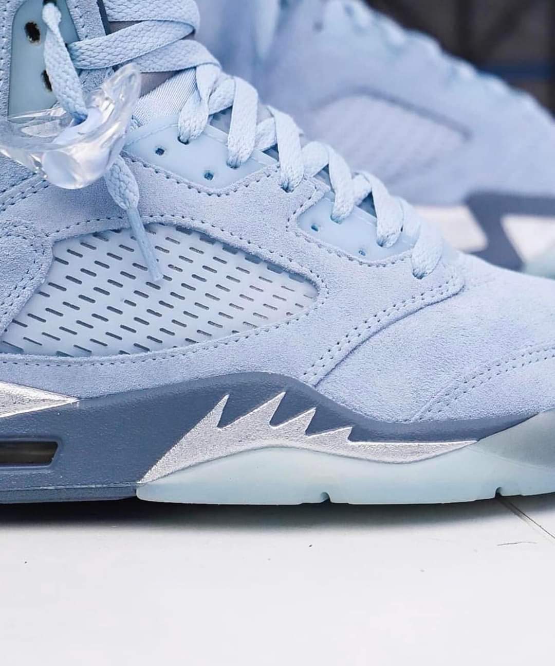 Jordan 5 Retro Bluebird - WORLDOFSHOES